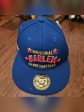 Rings & Crwns Harlem Globetrotters Flat Brim Hat 7  3/8 Blue Red Yellow Used . 